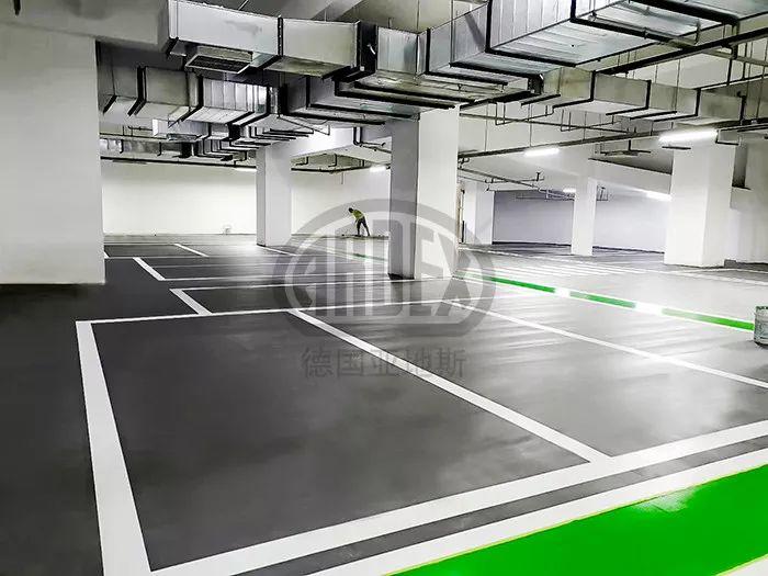 【案例分享】亞地斯水泥基面自流平又出爆款！鄭州龍湖金融島停車庫(kù)