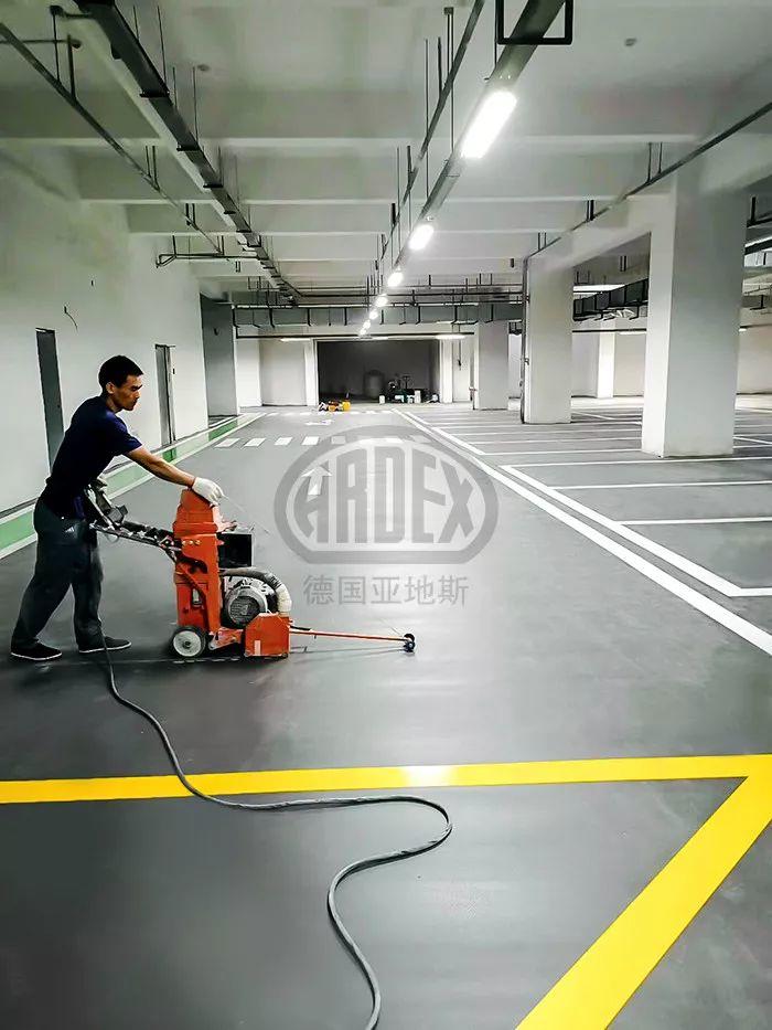 【案例分享】亞地斯水泥基面自流平又出爆款！鄭州龍湖金融島停車庫(kù)