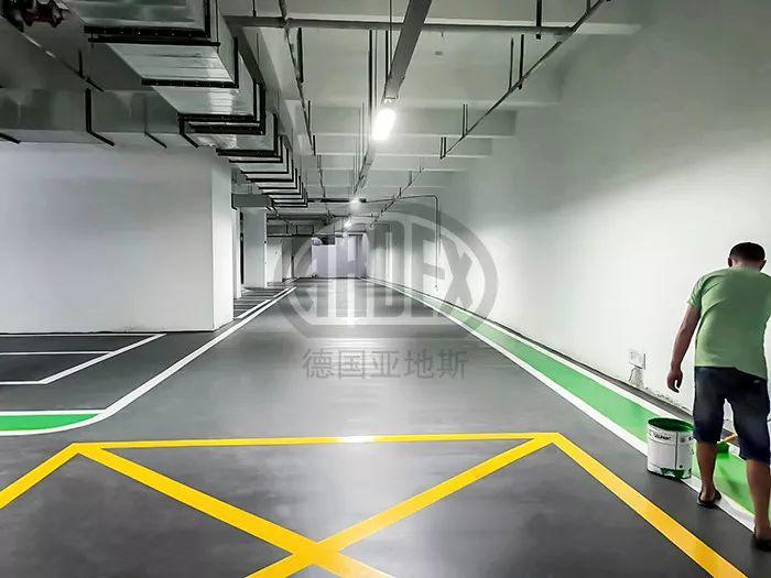 【案例分享】亞地斯水泥基面自流平又出爆款！鄭州龍湖金融島停車庫(kù)