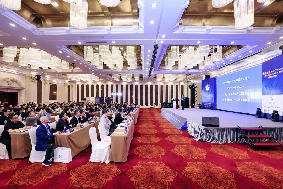 亞地斯集團(tuán)榮獲中國(guó)陶瓷工業(yè)協(xié)會(huì)瓷磚粘貼技術(shù)專業(yè)委員會(huì)榮譽(yù)表彰