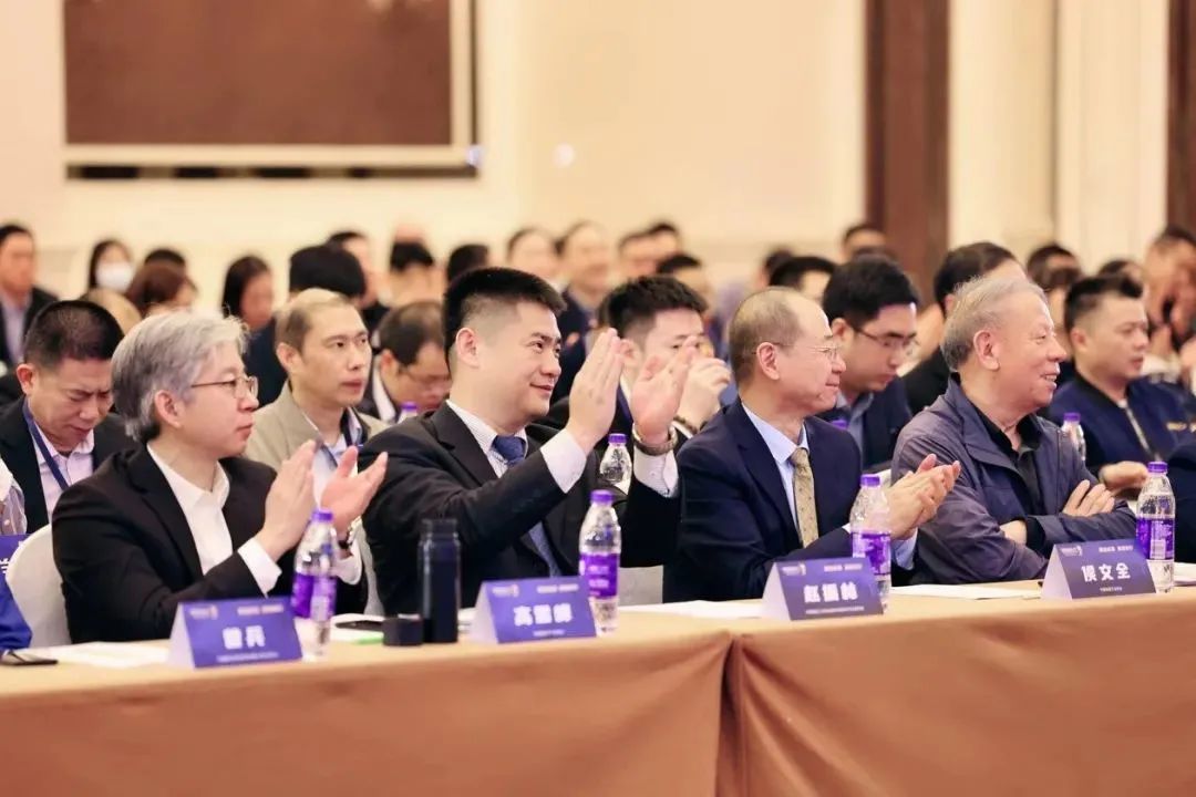 亞地斯集團(tuán)榮獲中國(guó)陶瓷工業(yè)協(xié)會(huì)瓷磚粘貼技術(shù)專業(yè)委員會(huì)榮譽(yù)表彰